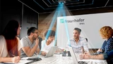 Li-Fi-Kommunikationsspot über dem Konferenztisch.