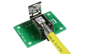 Datenkabel mit dem angeschlossenen preLink-Abschlussblock können nach dem Verlegen in Sekunden angeschlossen werden. 
