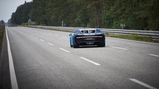 20 km/h ist die Höchstgeschwindigkeit des Lego Technic Bugatti Chiron.