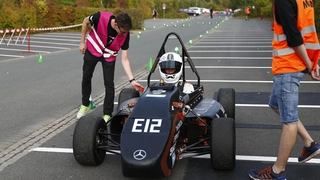 Der Parkplatz der Universität Bayreuth eignet sich gut als Teststrecke.