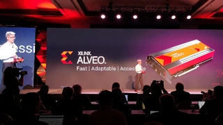 Xilinx-CEO Victor Peng kündigt auf dem XDF die neue KI-Beschleunigerkartenfamilie Alveo vor.