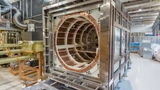 Der innere Schild im Herzen der Messkammer. Kein elek­trisches oder magnetisches Feld darf die Messung beeinflussen, da das EDM von jedem noch so kleinen Feld über­lagert wird.