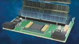 Das Vorregler-Modul MCD von Vicor (rechts im Bild) liefert 48 V an das XPU-Substrat. Auf jeder einzelnen Karte im Gyoukou ExaScaler befindet sich außerdem ein Array an DDR4-Speichern.