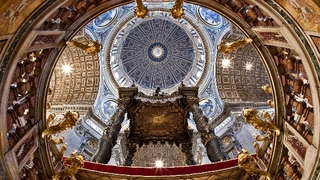 Die Ausleuchtung von Kirchenraum, Decke und Kuppel wird mit Osram-Technik aufgehellt. 