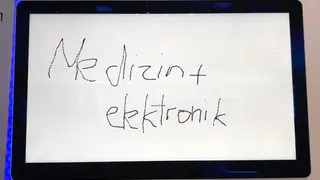 Schon seit Jahren wichtiger Bestandteil bei der Digitalisierung der Medizin durften Touch-Displays auch in Düsseldorf fast an keinem Stand fehlen. Dieses Meisterwerk entstand übrigens am Stand von Adlink.