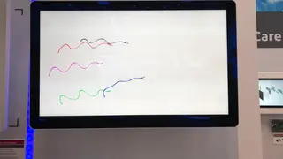 Das Besondere: Für jeden Finger, mit dem man auf dem Panel schreibt, erscheint eine neue Farbe.