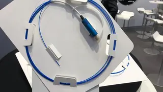Bereits seit 2007 gehört die FiberTech GmbH aus Berlin zu Leoni. Durch die Übernahme konnte das Unternehmen seine Kompetenzen auf dem Gebiet der Spezialfasern erweitern und zeigte in Düsseldorf spezielle Sonden für die Laser-Medizin.