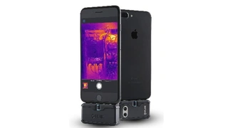 Als preisgünstigen IR-Aufsatz für Smartphones und Tablets hat Flir das Modell Flir One Pro LT entwickelt. Es ist mit dem FLIR Lepton-Wärmebildkameramodul ausgestattet und basiert auf den erweiterten Funktionen der FLIR ONE Pro. Dazu gehört u. a. die 