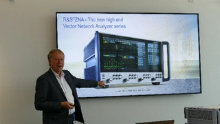 Alexander Keck, Leiter des Produktmanagements für den Bereich Netzwerkanalysatoren bei Rohde & Schwarz, stellt die neue Produktserie vor.