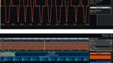 a)  Ein differenzielles 100BASE-Tx Signal. Klar erkennbar sind die drei Level und die steilen Flanken im Übergang. (b) Im Vergleich dazu das Automotive 100BASE-T1 Signal. Die drei Level des PAM-3-Signals sind durch die Vorverzerrung des Equalizers ni