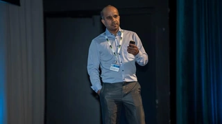 Besonders spannend sind Fallstudien. Sandeep Parvatikar stellte zusammen mit seinen Kollegen ein Konzept für ein schnelles Anlaufen der der SOME/IP-Kommunikation vor.