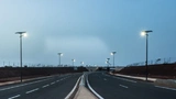 Autonome Straßenlaternen von Fonroche, die sich nur über Sonnenenergie versorgen. Dazu hat Fonroche eine spezielle Batterie entwickelt, die Laternen arbeiten unabhängig vom Netz. 