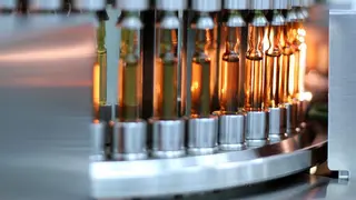 Vielfältiger Werkstoff: Vor allem in der Pharmazeutik kommt Glas aufgrund seiner Eigenschaften zum Einsatz.