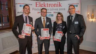 Die Gewinner der Kategorie Sensorik (v.l.n.r.): Stefan Thiele (Sensirion), Leif Friedrich (TDK), Christina Frick, Daniel Schmid (Baumer)