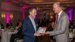 Reiner Grübmeyer war von Kontron gekommen, um die Urkunde entgegenzunehmen