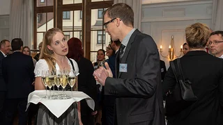 Manche wollen wollen wohl lieber ein Bier als Sekt...