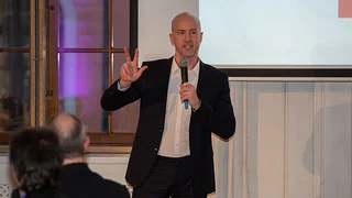 Verlagsleiter Matthäus Hose erläutert in seiner Begrüßung die drei entscheidenen Erfolgsfaktoren in der Medien-Kommunikation.