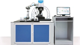 Bruker Alicona aus Raaba/Graz (Österreich) stellt eine Automatisierungslösung zur Messung, Bestückung und IO-/NIO-Sortierung von Bauteilen vor. Die Technologie kombiniert das optische 3D-Oberflächenmessgerät »InfiniteFocusSL« mit einem kollaborativen