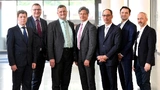 Die Vertreter der Partnerunternehmen nach Unterzeichnung der Absichtserklärung (von links nach rechts): Dr. Alexander Alekseev, Linde AG; Dr. Werner Prusseit, Theva; Dr. Ing. Jörg Ochs, SWM Infrastruktur; Prof. Dr.-Ing. Robert Bach, FH Südwestfalen; 