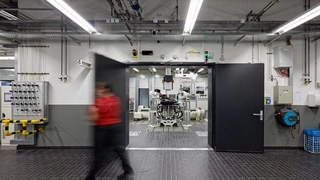 Prüfstandszugänge im neuen Antriebsprüfgebäude, Porsche Entwicklungszentrum Weissach
