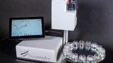 Forscher des Fraunhofer IAF stellen den Demonstrator des Messsystems auf der diesjährigen »Laser World of Photonics« vor.