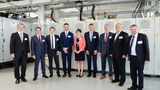 Institutsleiter Dr. Andreas Bett, Staatssekretär Andreas Feicht (BMWi), Institutsleiter Prof. Hans-Martin Henning, Bereichsleiter Dr. Oliver Stalter, Stadträtin Dr. Carolin Jenkner, Christoph Hanno Fischer (Fraunhofer-Gesellschaft), Dr. Wolfgang Lang