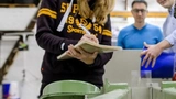 Konstrukteurin Mandy Ellrich bei der Arbeit.