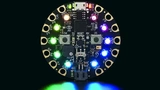 Die »3333 Circuit Playground Express« von Adafruit enthält zehn adressierbare, steuerbare RGB-LEDs.