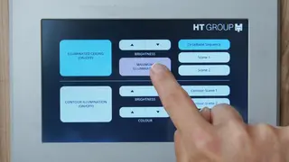 Lichtsteuerung über HT Control Smart, ein Touchpanel mit sieben Zoll großem Display