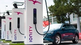Ladesäulen von Ionity mit E-Fahrzeug von Audi