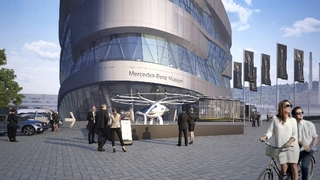 Der Volocopter vor dem Mercedes-Benz-Museum