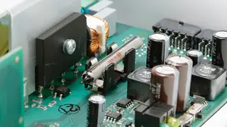 Genau hier setzt der geräte-Integrierten Brandschutz mit E-Bulb an.