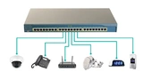 Beispiel für ein PoE-System mit der Stromversorgungseinheit (PSE) oben und den zu versorgenden Endgeräten (PD) unten. 
