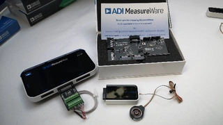 Das ADI MeasureWare-Kit umfasst ein zentrales Board an das sich verschiedene Sensormodule anschließen lassen. 