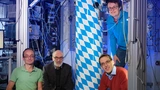 Dr. Achim Marx, Prof. Dr. Rudolf Gross, Dr. Frank Deppe und Dr. Kirill Fedorov (vlnr) haben am Walther-Meißner-Institut (WMI) der Bayerischen Akademie der Wissenschaften erstmalig ein LAN für Quantenkommunikation realisiert.