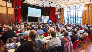 Vor dem vollbesetzten Auditorium der TSN/A-Conference 2019 hält David McCall von Intel seine Keynote.