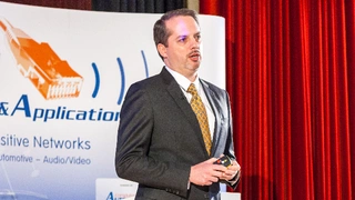 David McCall von Intel plädiert in seiner Keynote für Open Source, Interoperabilität und Standardisierung.