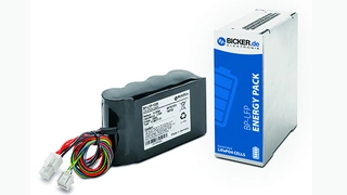 LiFePO4-Batteriepacks von Bicker Elektronik sind in zahlreichen Leistungsklassen sowohl als geschrumpfte Batteriepacks BP-LFP (links), als auch in einer robusten DIN-Rail-Gehäusevariante  BP-LFP-D (rechts) verfügbar. 