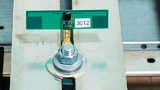 Passiver RFID-Temperatursensor an der Schraubverbindung in einer Schaltanlage