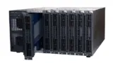 Modulares Lade- und Entladesystem BT2200 zur Zellformierung. 
