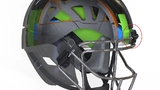 Oberhalb der beweiglen Gesichtsmaske wurde ein zusätzlicher Dämpfer aus Siliconkautschuk eingebaut.