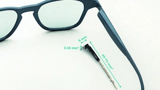 Größenvergleich: Das Light Drive System ist laut Hersteller aktuell das kompakteste Projektionssystem für Smartglasses.