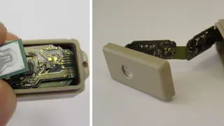 Bild 2. Demonstrator des intelligenten Implantats im geöffneten Zustand; innen ist die faltbare Elektronik zu erkennen, im linken Bild auch der Sensor.