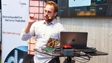 Die Zeit rennt: Nur vier Minuten Zeit bekamen die Teilnehmer des Hackathons für ihren finalen Pitch. Reicht das, um eine strenge Jury zu überzeugen?