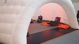 Ganz und gar ohne Schlaf können auch die besten Hacker nicht arbeiten. Ein „Iglo“ zum Ausruhen wurde auf der „Accelerating Talents Area“ bereitgestellt.