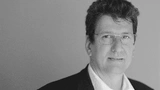 Prof. Dr. Peter Fromm, Hochschule Darmstadt, führt durch das Einstiegsseminar »Funktionale Sicherheit und Security in Embedded Systemen«.