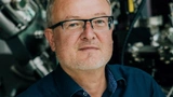 Prof. Dr. Maximilian Fichtner, u.a. Leiter der Abteilung Energiematerialien am Institut für Nanotechnologie des KIT, stellv. Direktor am Helmholtz-Institut Ulm: »Mit Battery 2030+ haben wir die Chance, in der Batterieentwicklung weltweit vorne mitzum