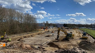 Bislang noch eine Baustelle: Am Autobahnkreuz entsteht derzeit Europas größter Ladepark für Elektrofahrzeuge.