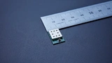 Die kleinen NeoMesh-Module setzen zwei Grundprinzipien um, die es den Knoten ermöglicht, als FFDs zu agieren und trotzdem mit einem sehr niedrigen Energiebedarf auszukommen: Synchronisation der Kommunikationszeitpläne und eine hohe Baudrate auf der F