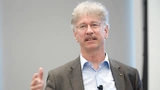 Prof. Dr. Karlheinz Blankenbach leitet das Display-Labor an der Hochschule Pforzheim und ist Vorsitzender des Deutschen Flachdisplay Forums.